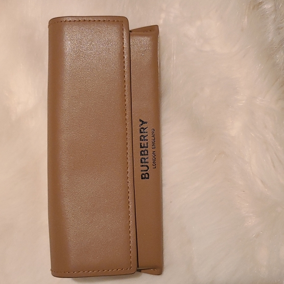 Authentic Burberry Sunglasses - Picture 10 of 11